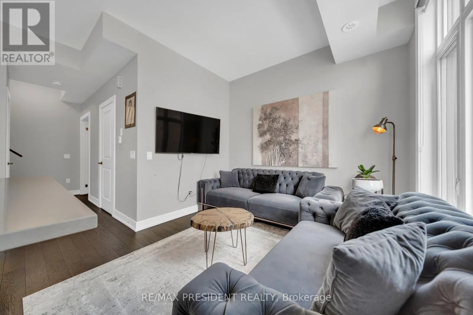 U232 - 9580 ISLINGTON AVENUE