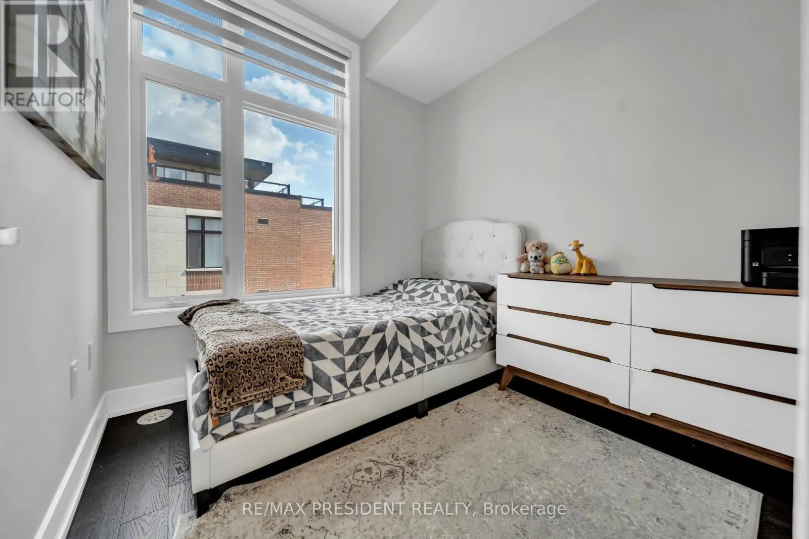 U232 - 9580 ISLINGTON AVENUE