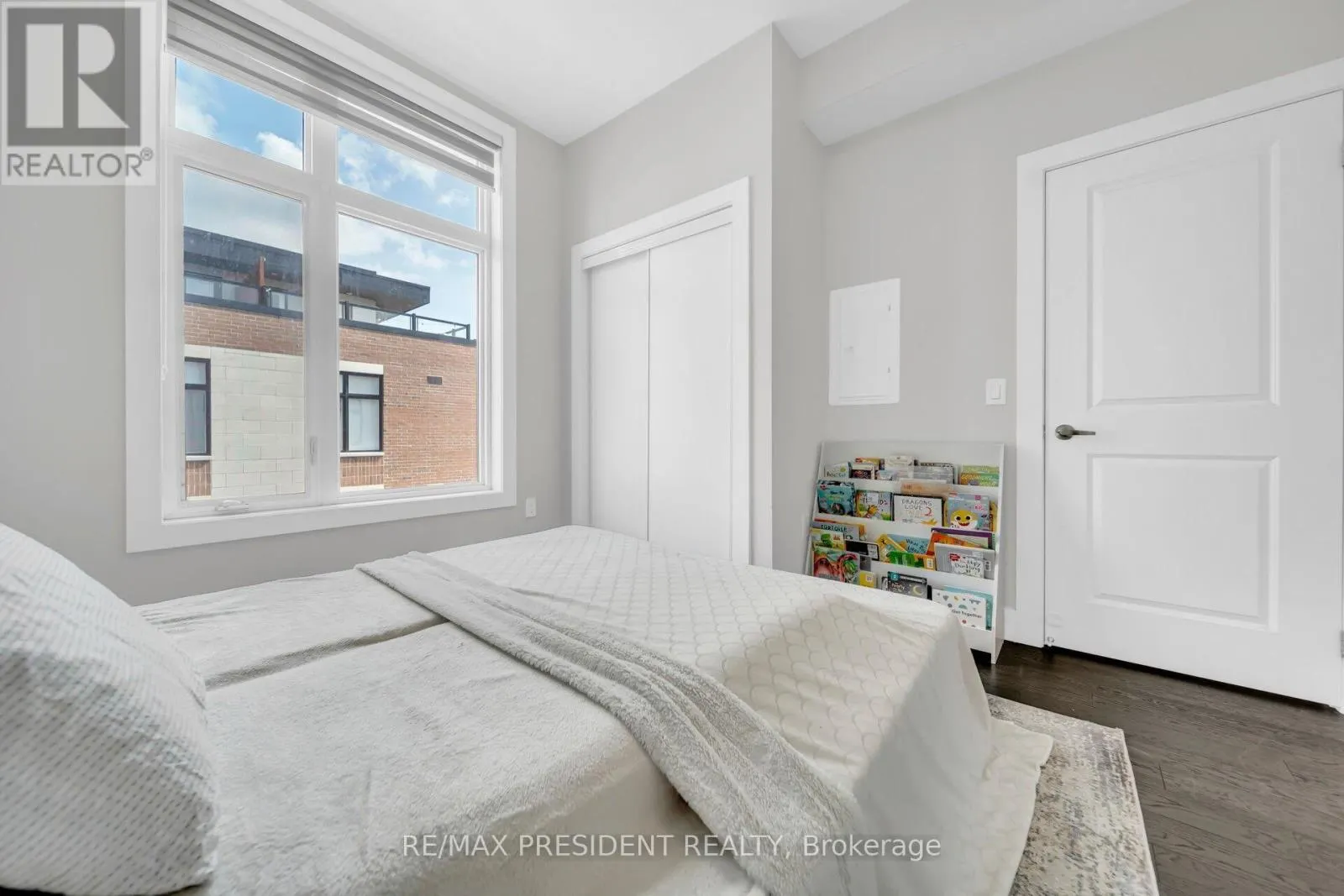 U232 - 9580 ISLINGTON AVENUE