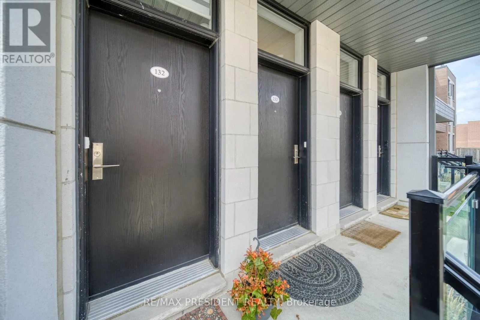 U232 - 9580 ISLINGTON AVENUE