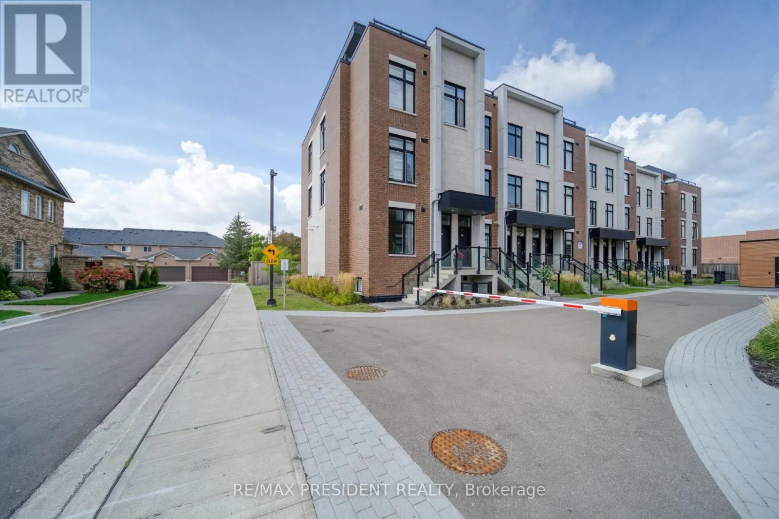 U232 - 9580 ISLINGTON AVENUE