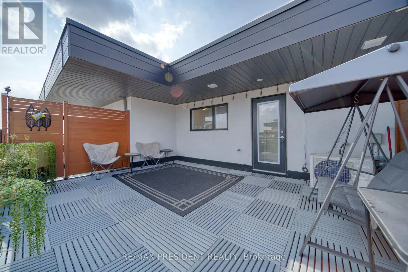 U232 - 9580 ISLINGTON AVENUE
