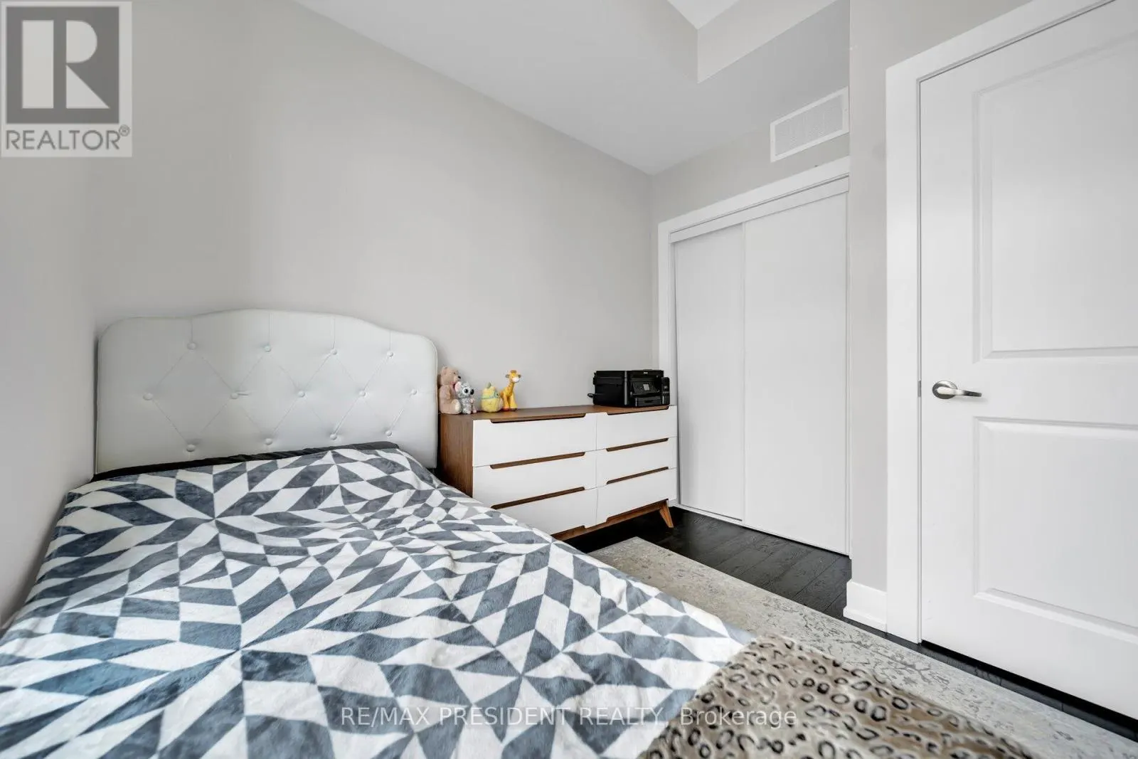 U232 - 9580 ISLINGTON AVENUE