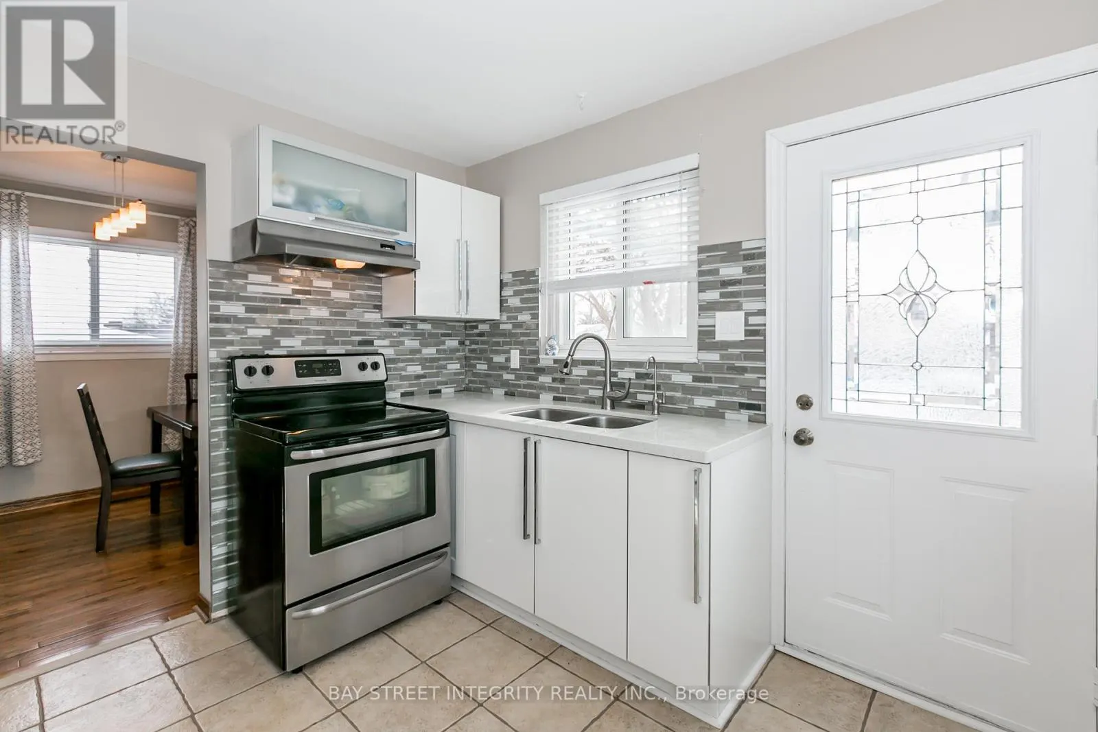 3 MAPLEGROVE AVENUE