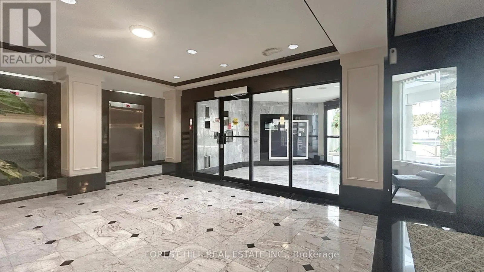 1109 - 110 PROMENADE CIRCLE