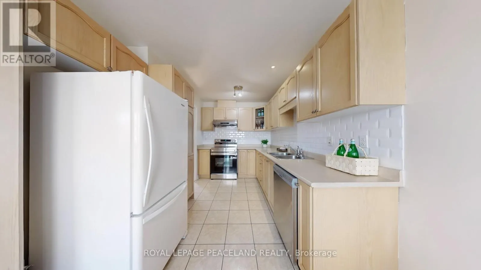 16 LEALINDS ROAD