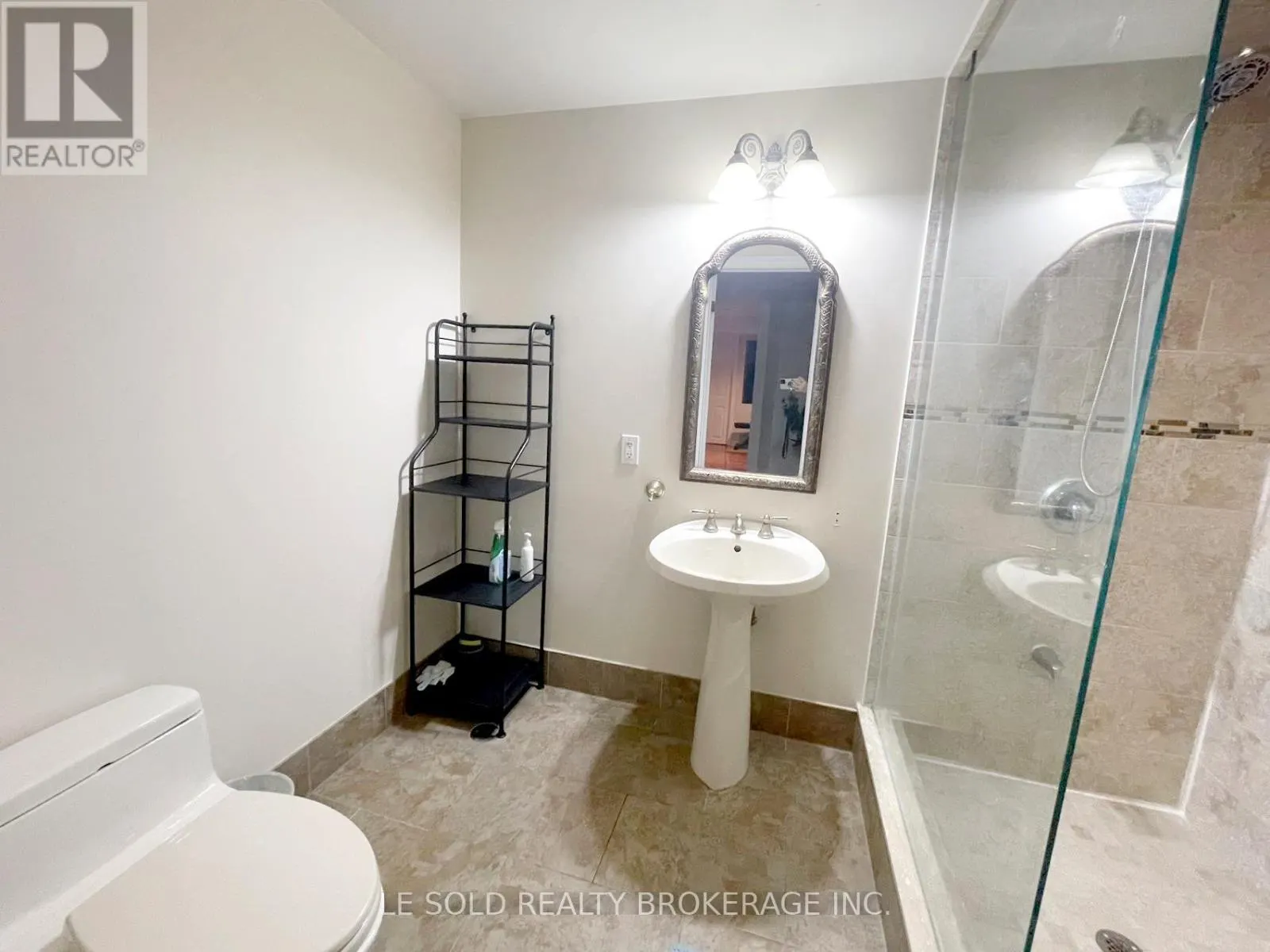BSMT ROOM - 347 FERN AVENUE