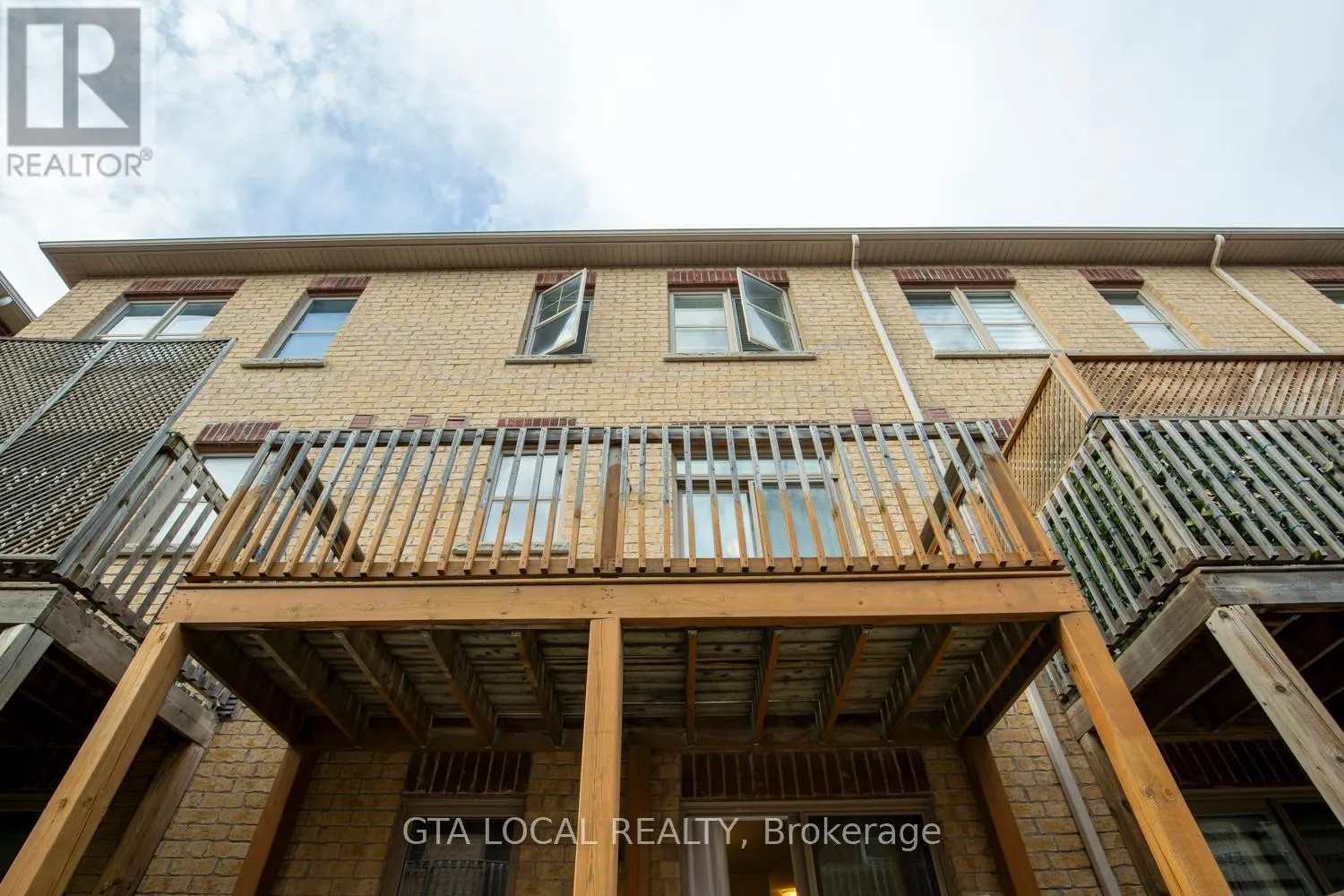 31 - 10 PORTER AVENUE W