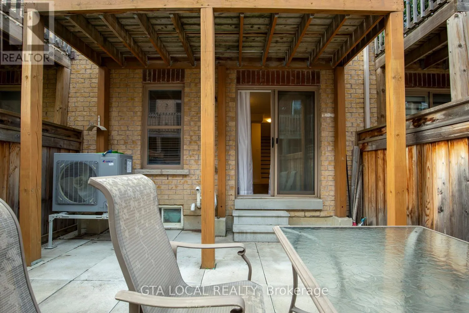 31 - 10 PORTER AVENUE W