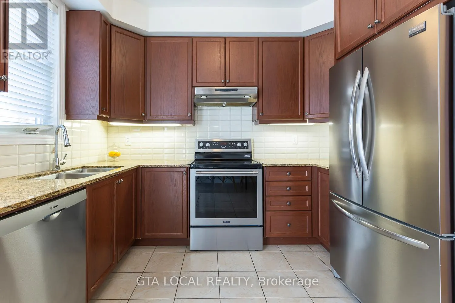 31 - 10 PORTER AVENUE W