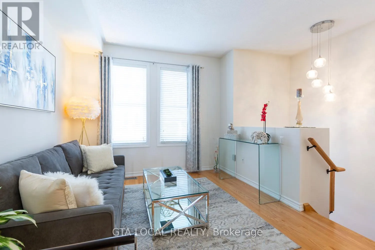 31 - 10 PORTER AVENUE W