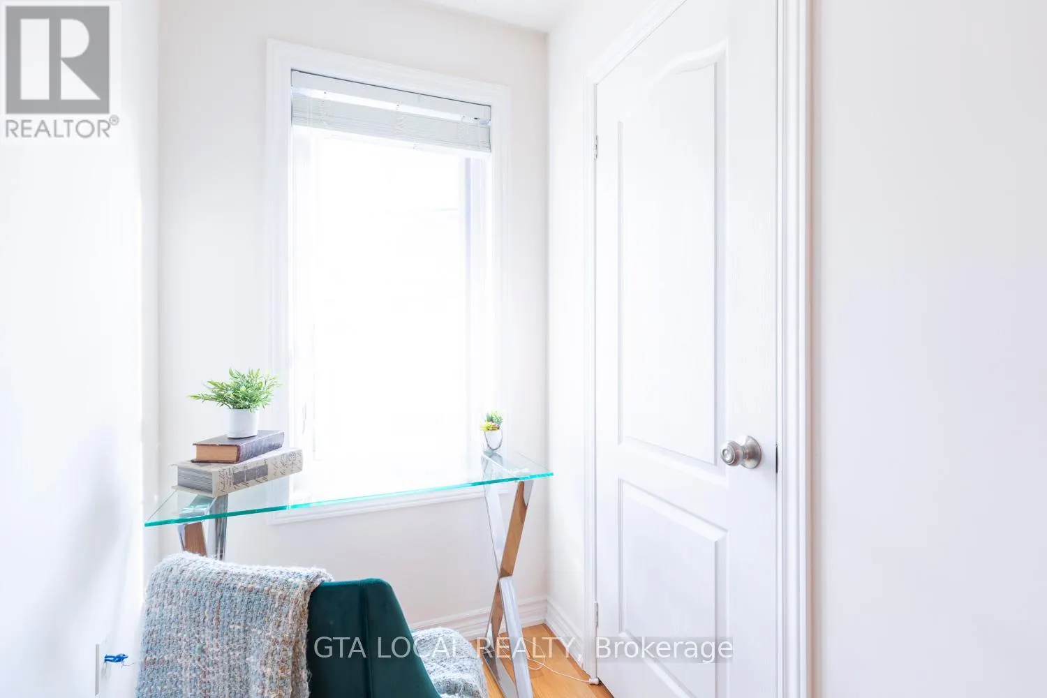 31 - 10 PORTER AVENUE W