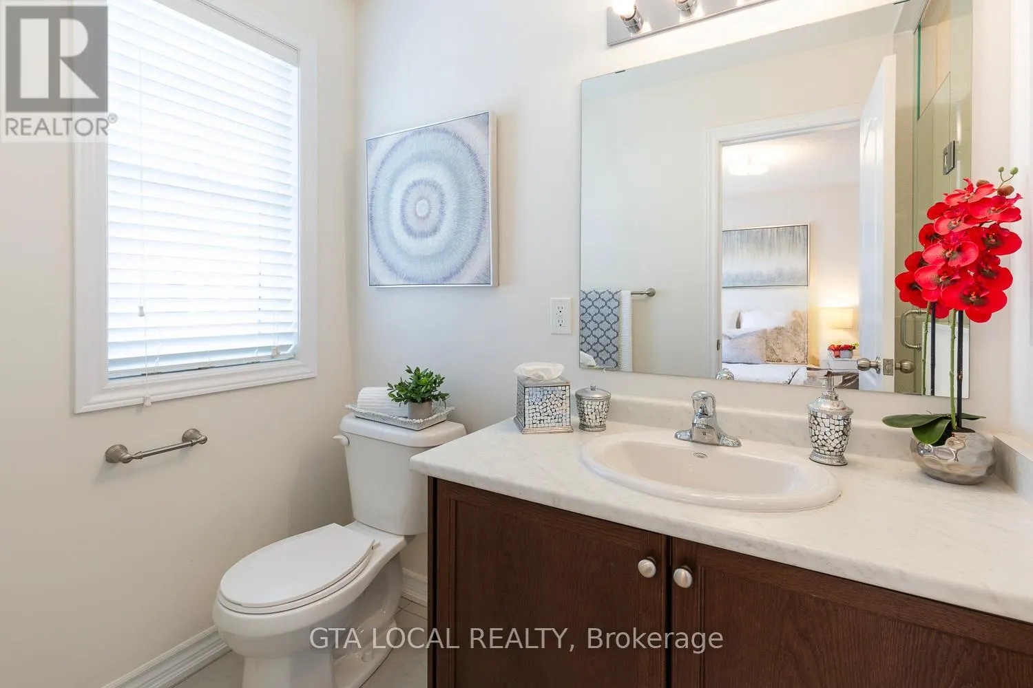 31 - 10 PORTER AVENUE W