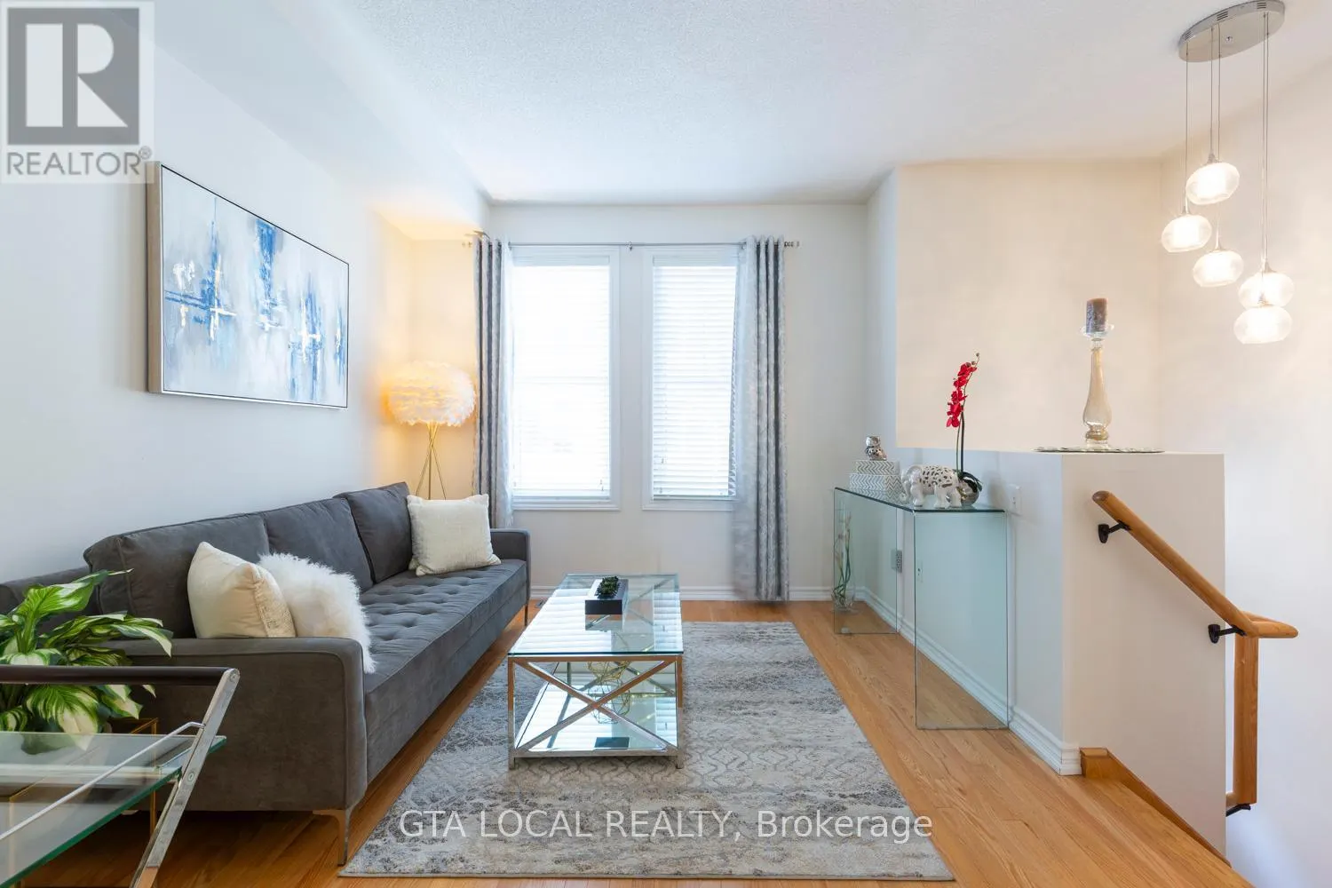 31 - 10 PORTER AVENUE W
