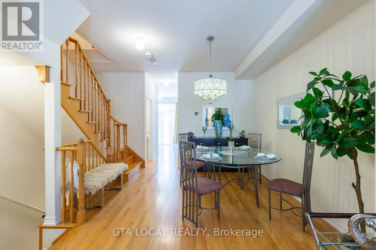 31 - 10 PORTER AVENUE W
