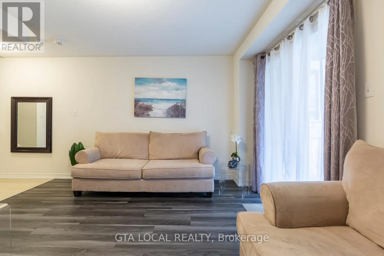 31 - 10 PORTER AVENUE W