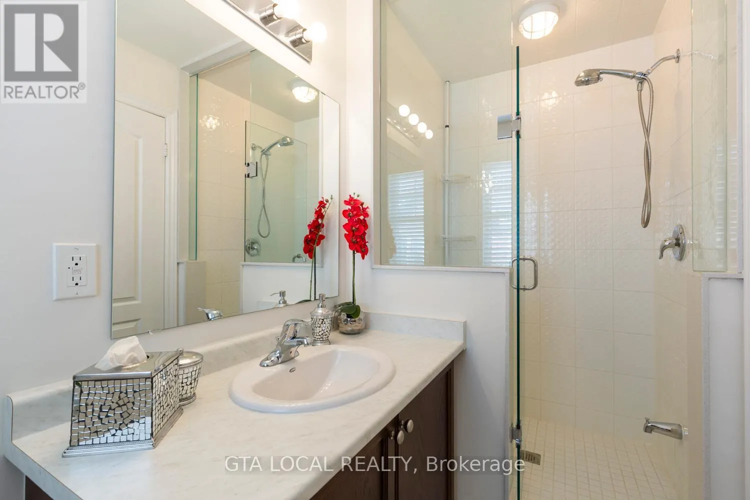 31 - 10 PORTER AVENUE W