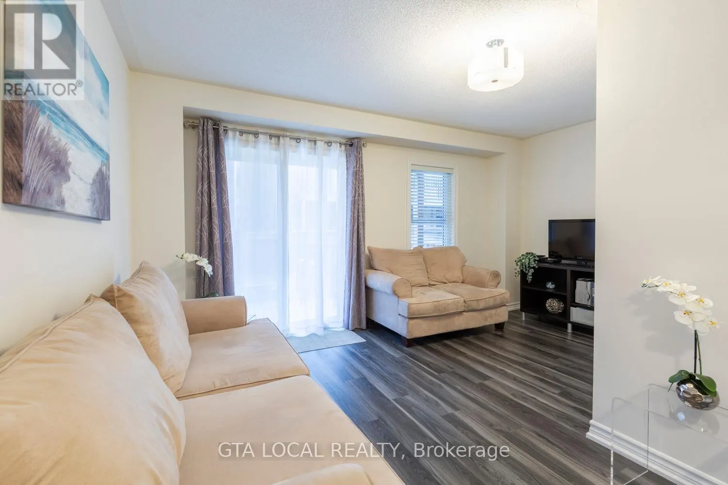 31 - 10 PORTER AVENUE W