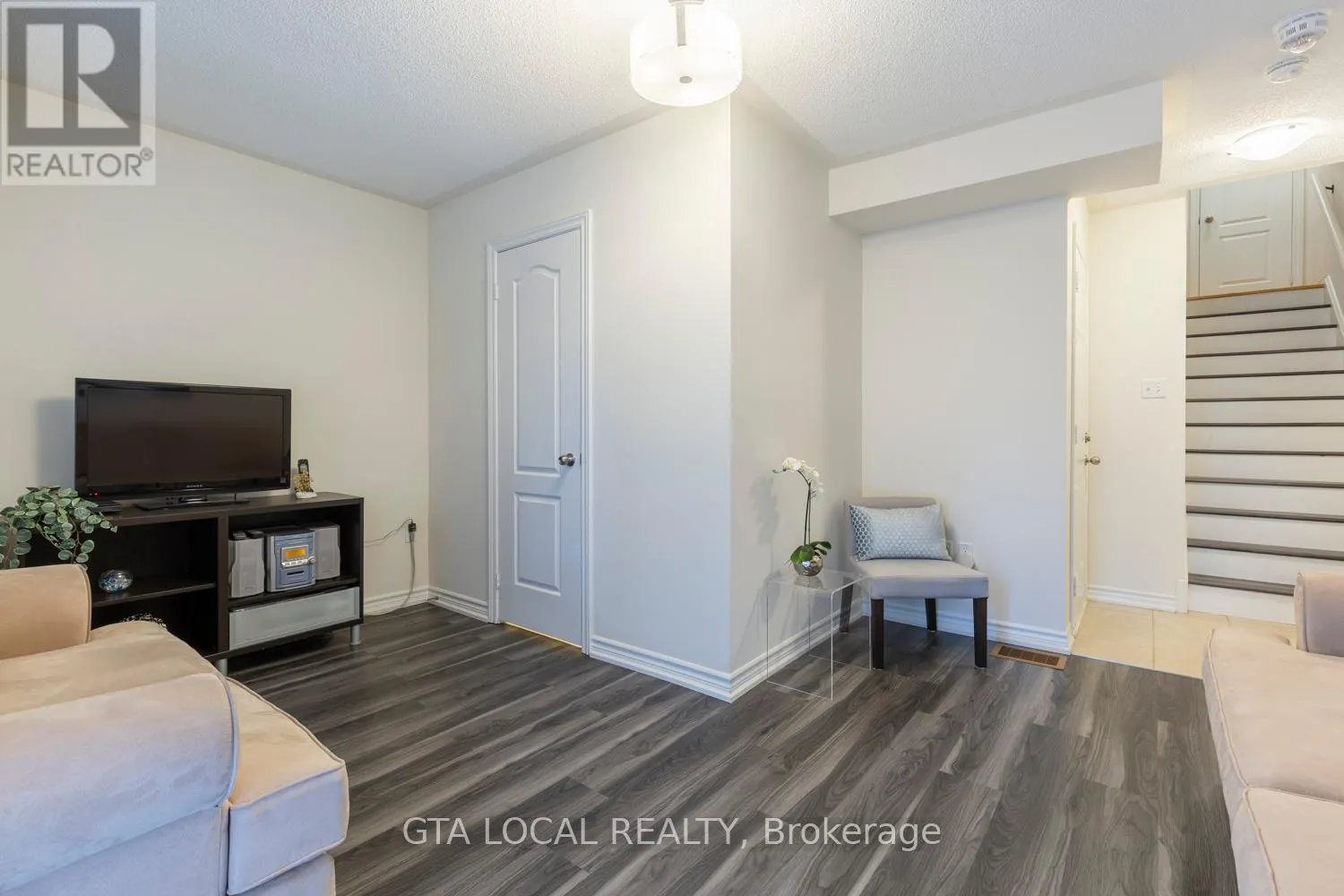 31 - 10 PORTER AVENUE W