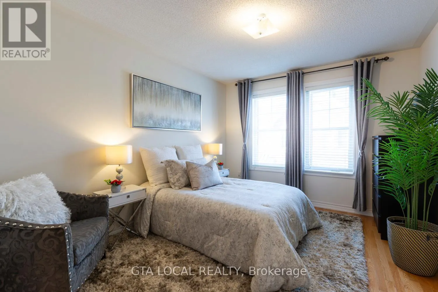 31 - 10 PORTER AVENUE W