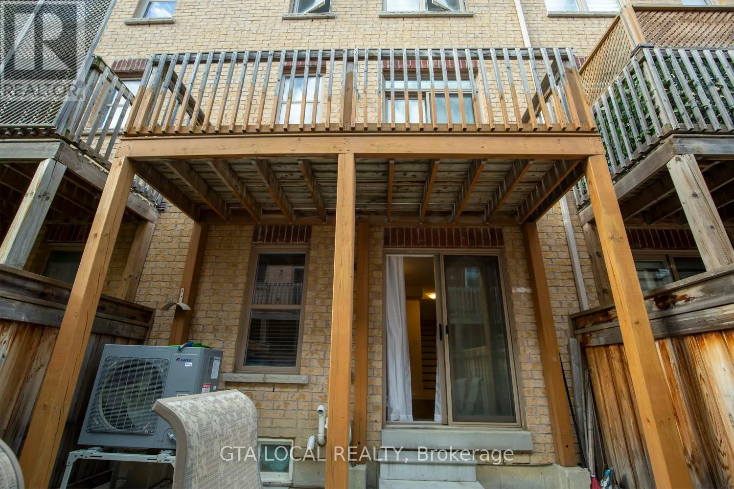31 - 10 PORTER AVENUE W