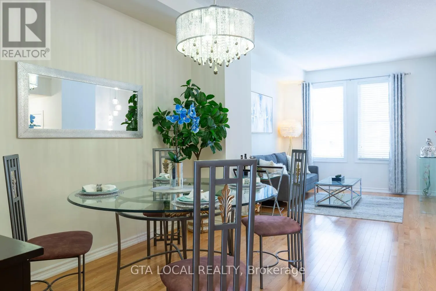 31 - 10 PORTER AVENUE W