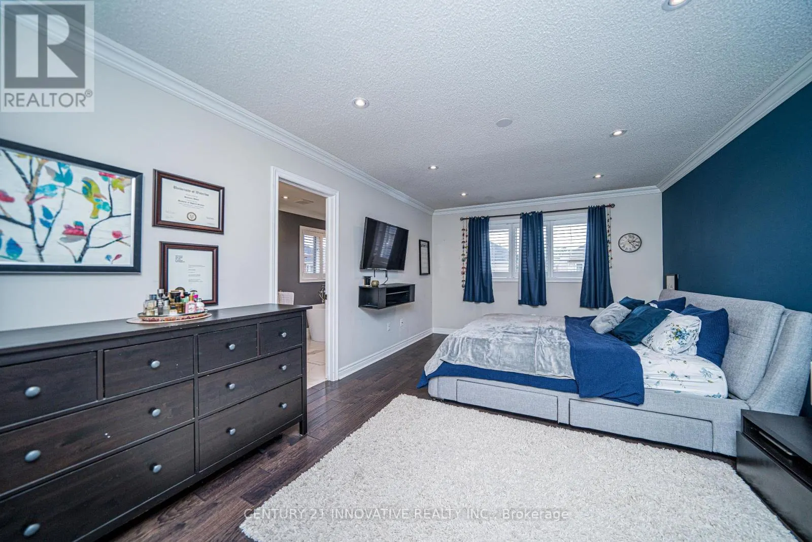 UPPER - 46 LAURA SABRINA DRIVE
