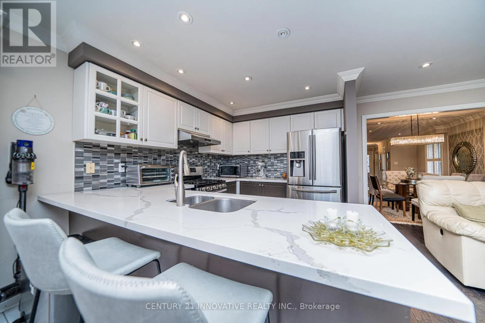 UPPER - 46 LAURA SABRINA DRIVE
