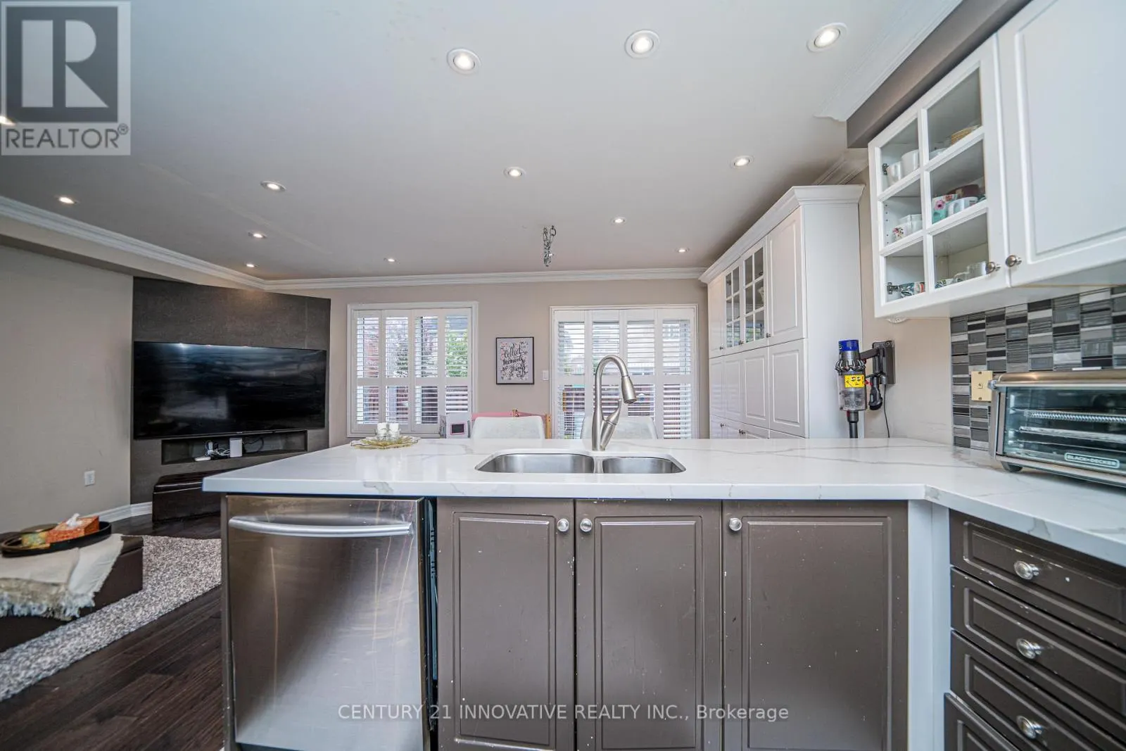 UPPER - 46 LAURA SABRINA DRIVE