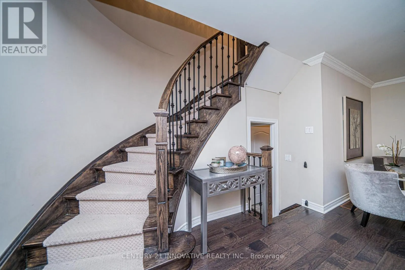 UPPER - 46 LAURA SABRINA DRIVE