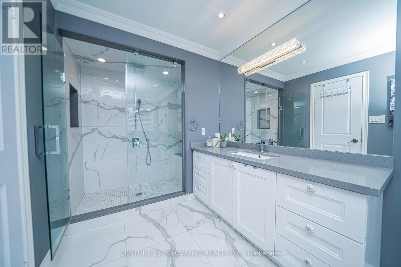 UPPER - 46 LAURA SABRINA DRIVE