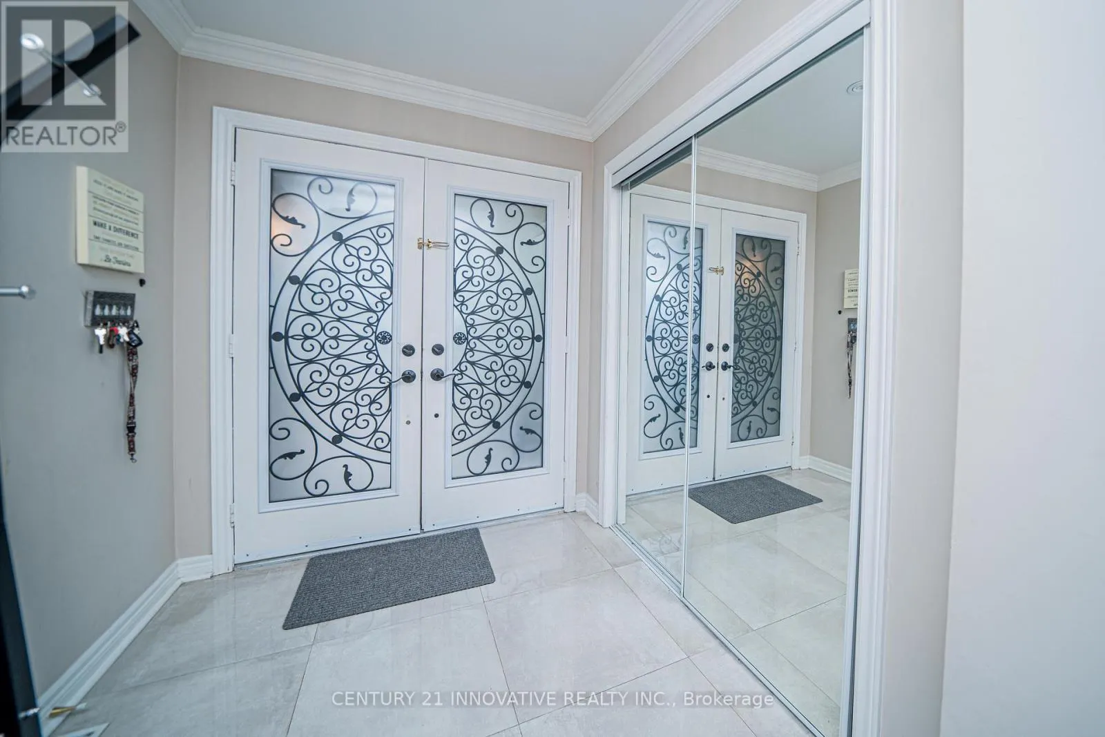 UPPER - 46 LAURA SABRINA DRIVE