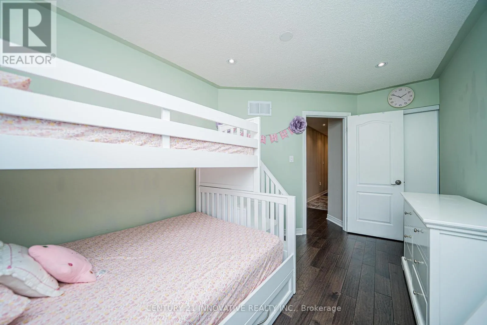 UPPER - 46 LAURA SABRINA DRIVE