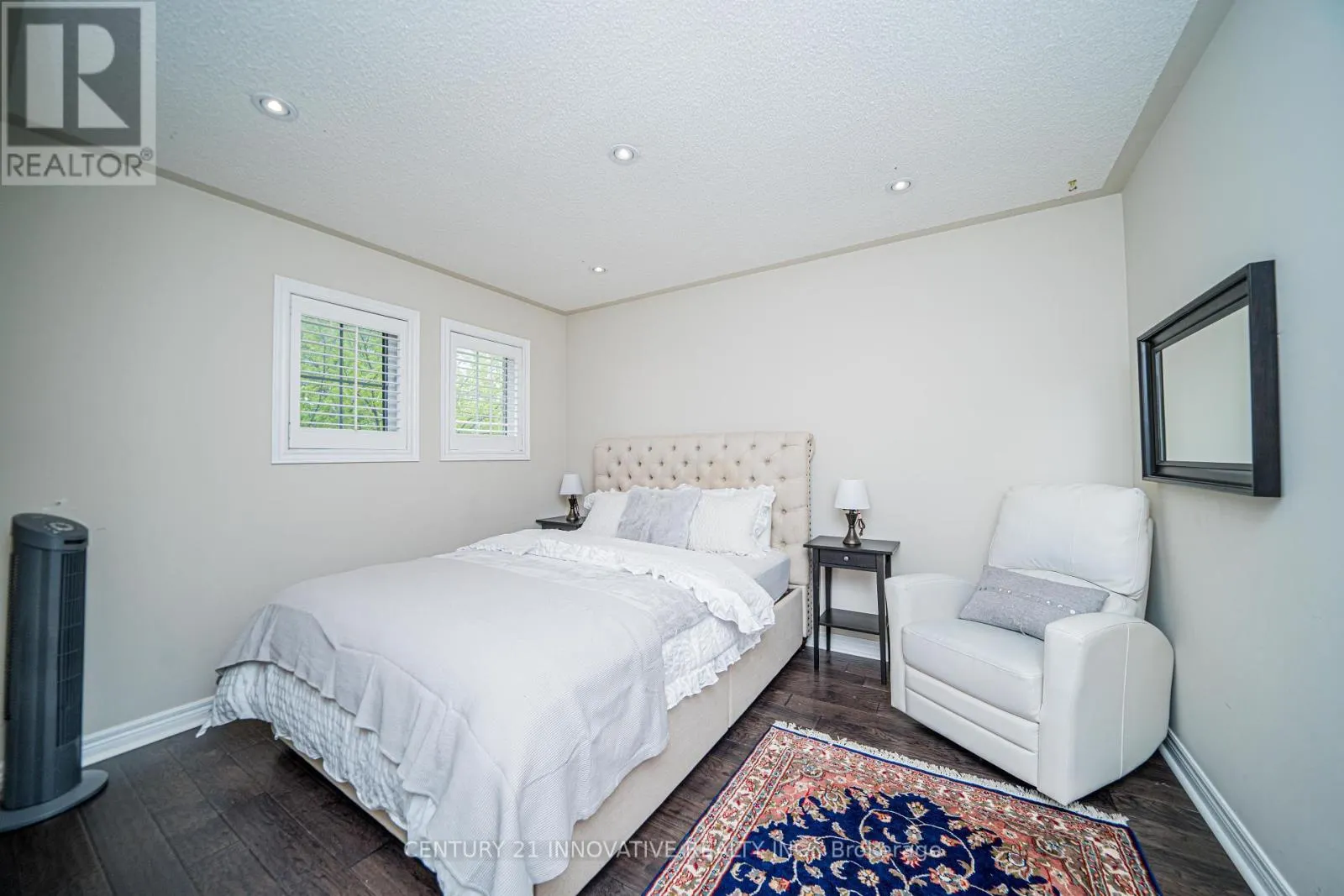 UPPER - 46 LAURA SABRINA DRIVE