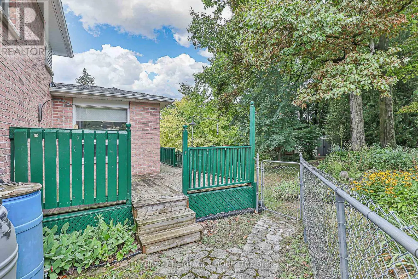 4 BECKETT AVENUE