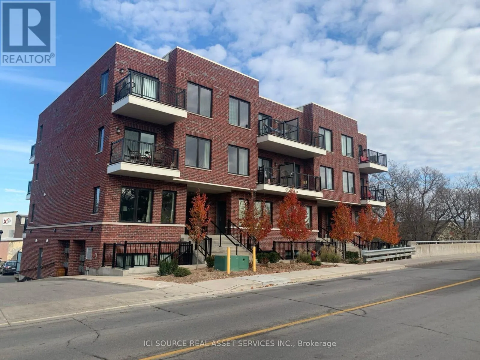 303 - 487 QUEEN STREET