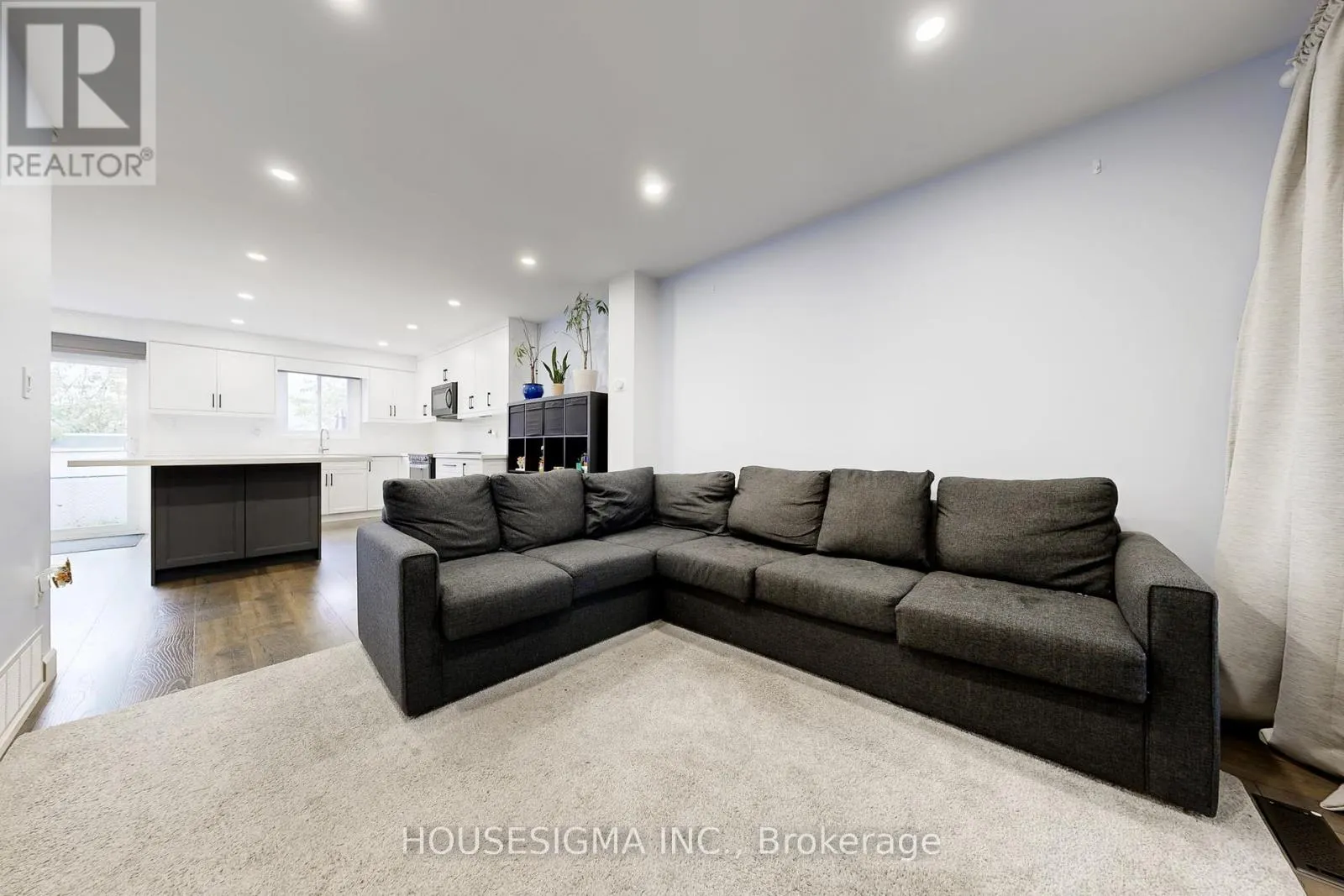 54 OAKMOUNT CRESCENT