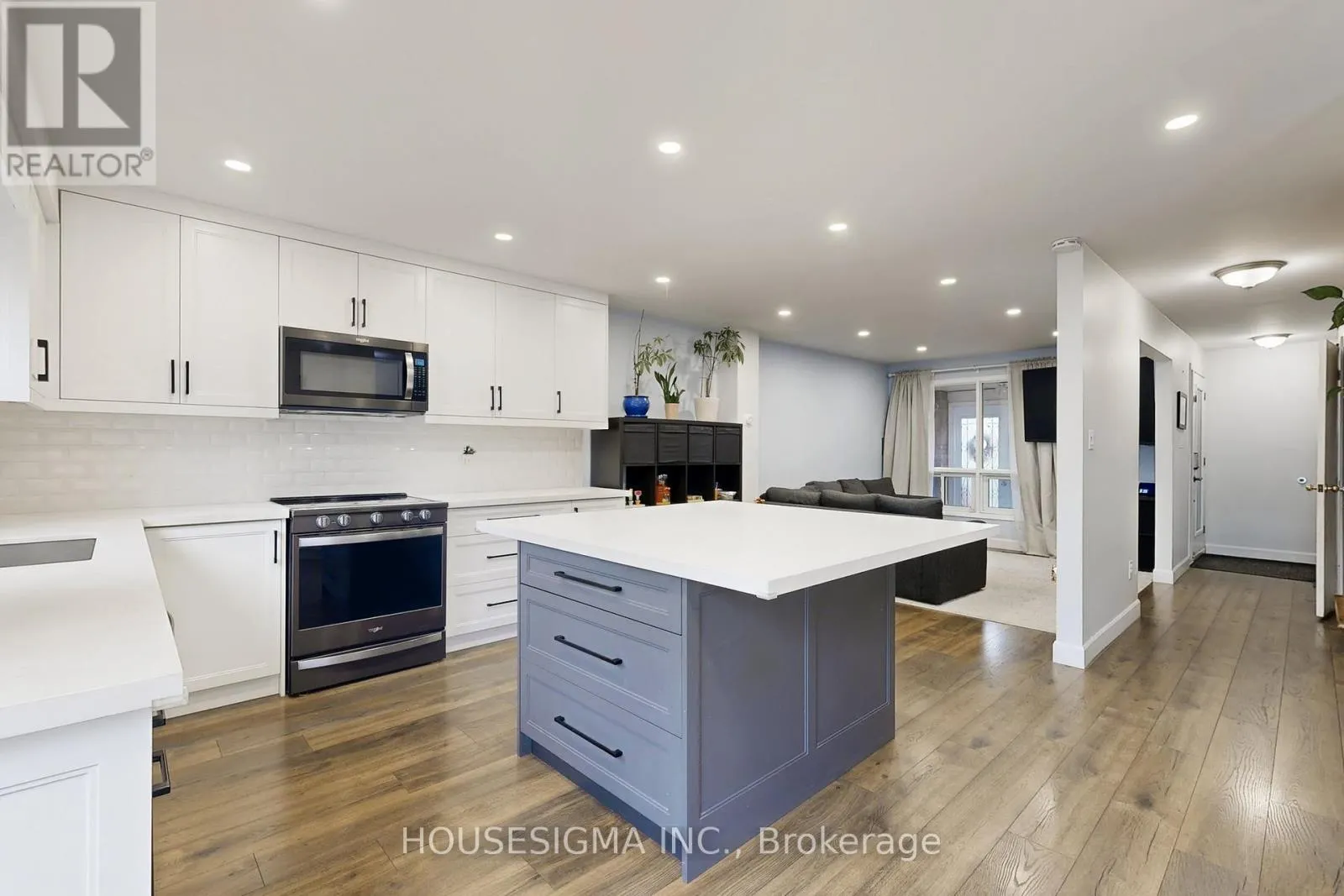 54 OAKMOUNT CRESCENT
