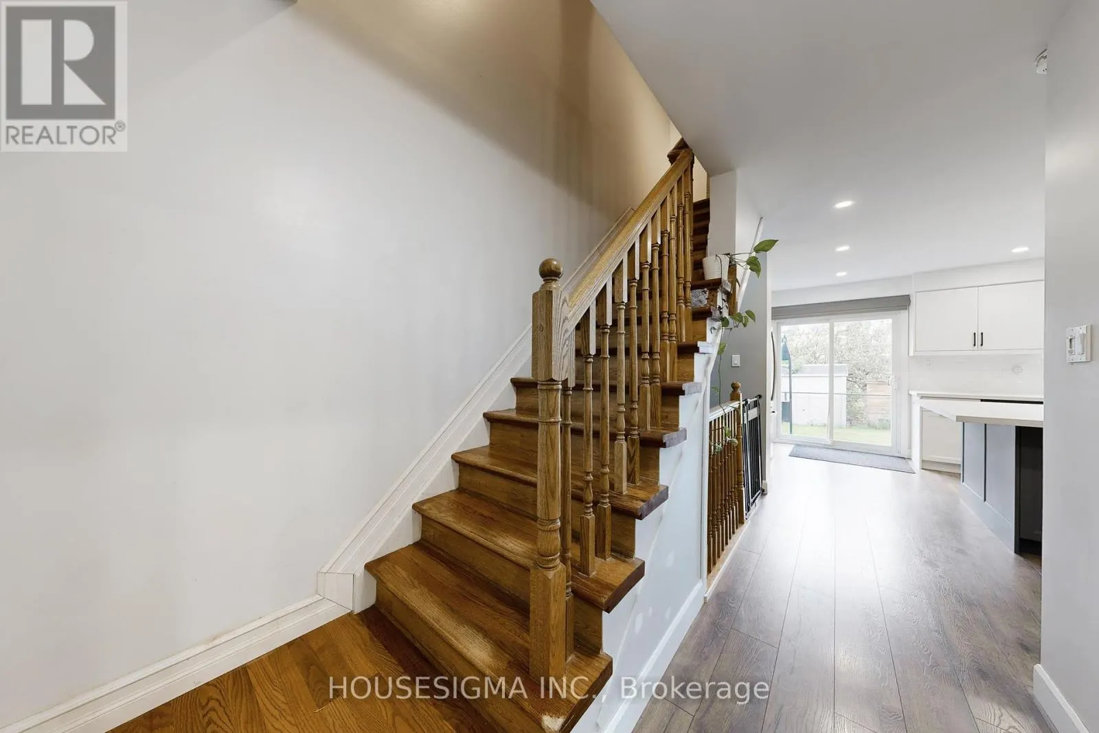 54 OAKMOUNT CRESCENT