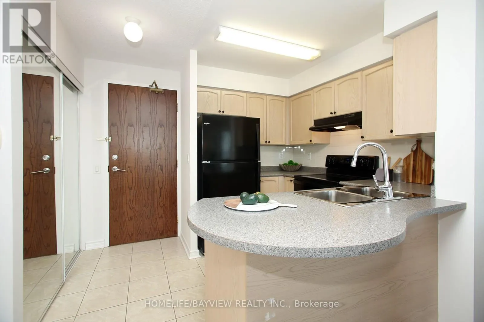 PH12 - 23 ONEIDA CRESCENT