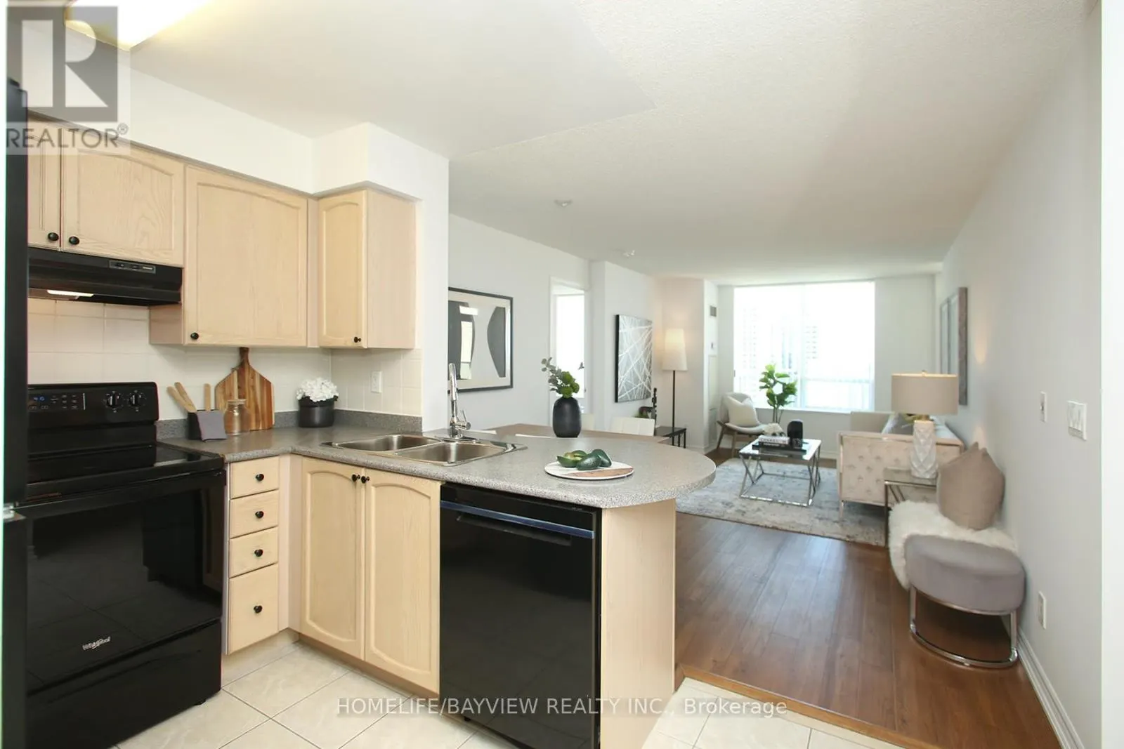 PH12 - 23 ONEIDA CRESCENT