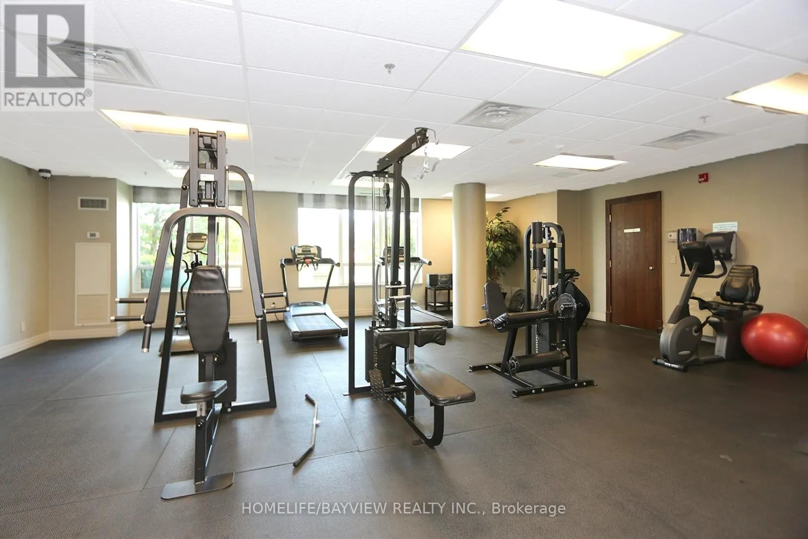 PH12 - 23 ONEIDA CRESCENT