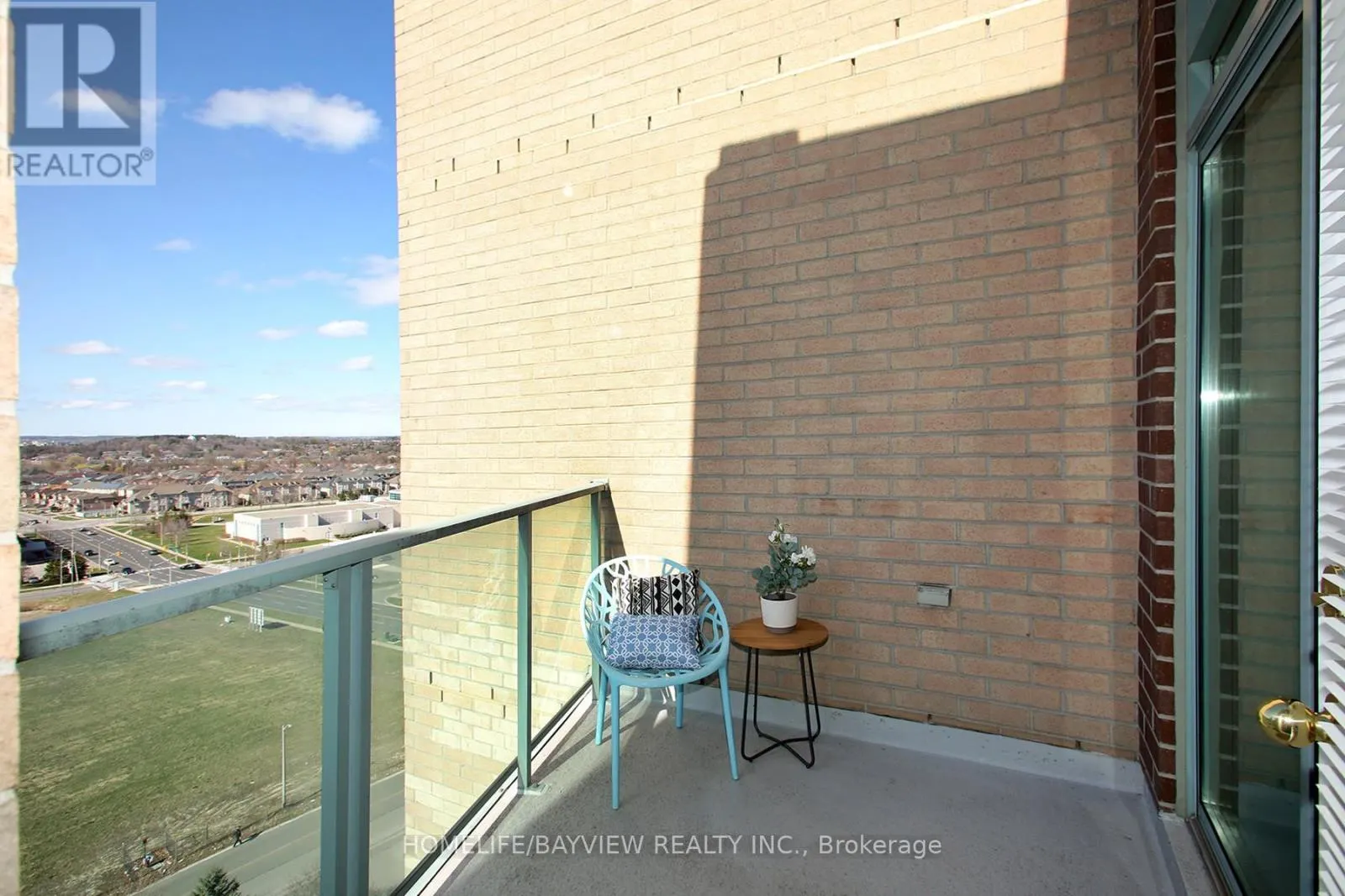 PH12 - 23 ONEIDA CRESCENT