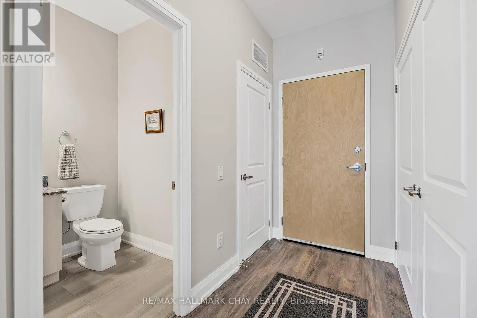 107 - 64 QUEEN STREET S