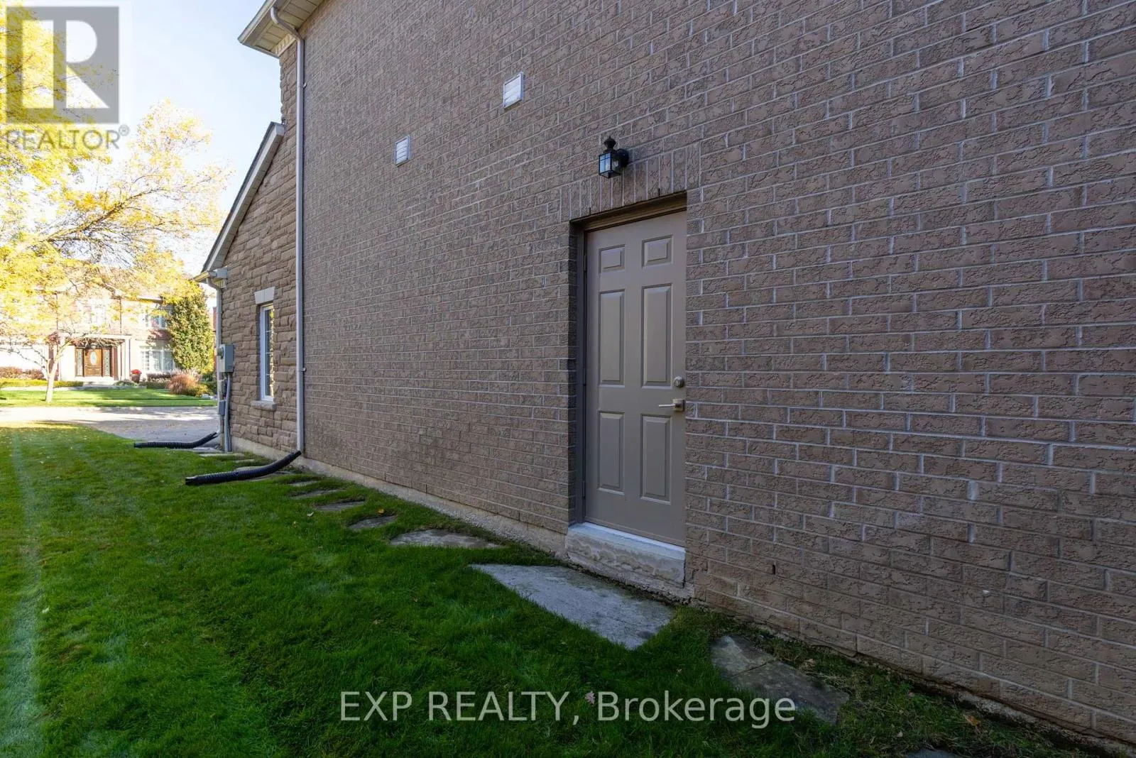 85 WILLIS DRIVE