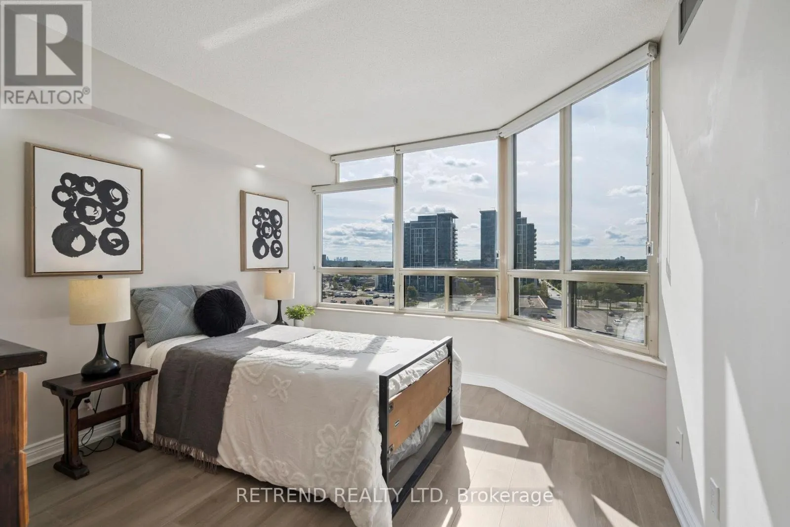 826 - 32 CLARISSA DRIVE