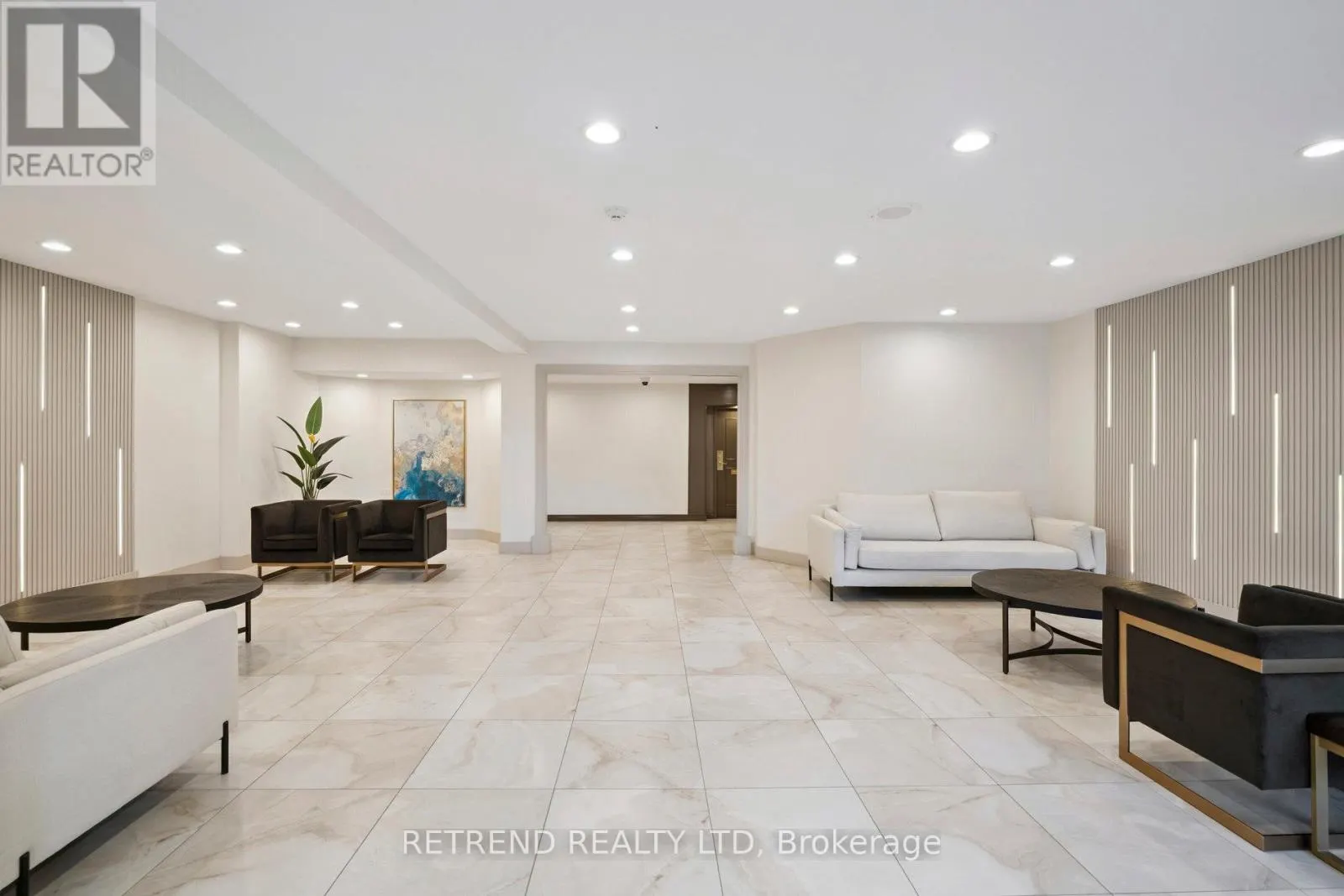826 - 32 CLARISSA DRIVE