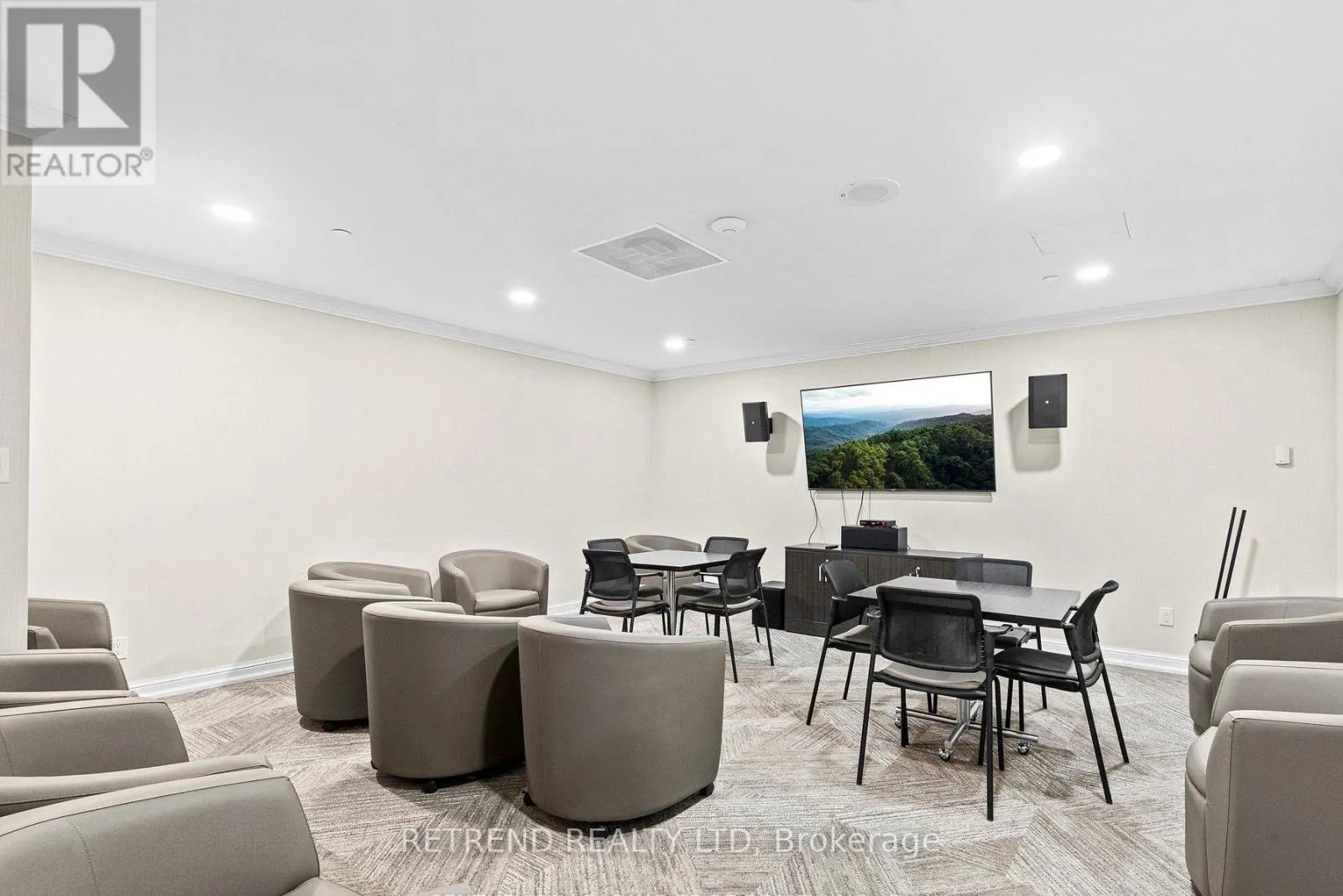 826 - 32 CLARISSA DRIVE