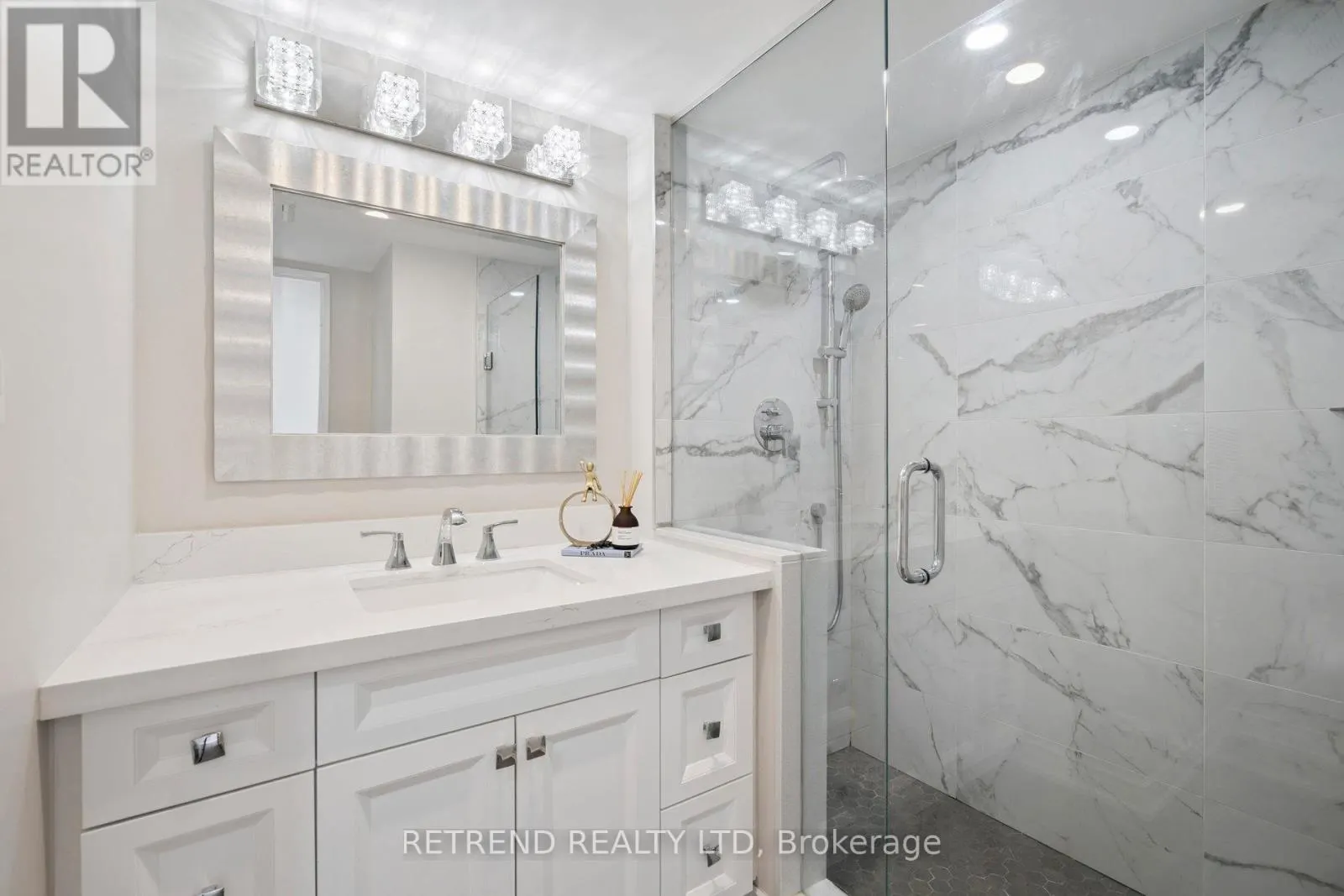 826 - 32 CLARISSA DRIVE