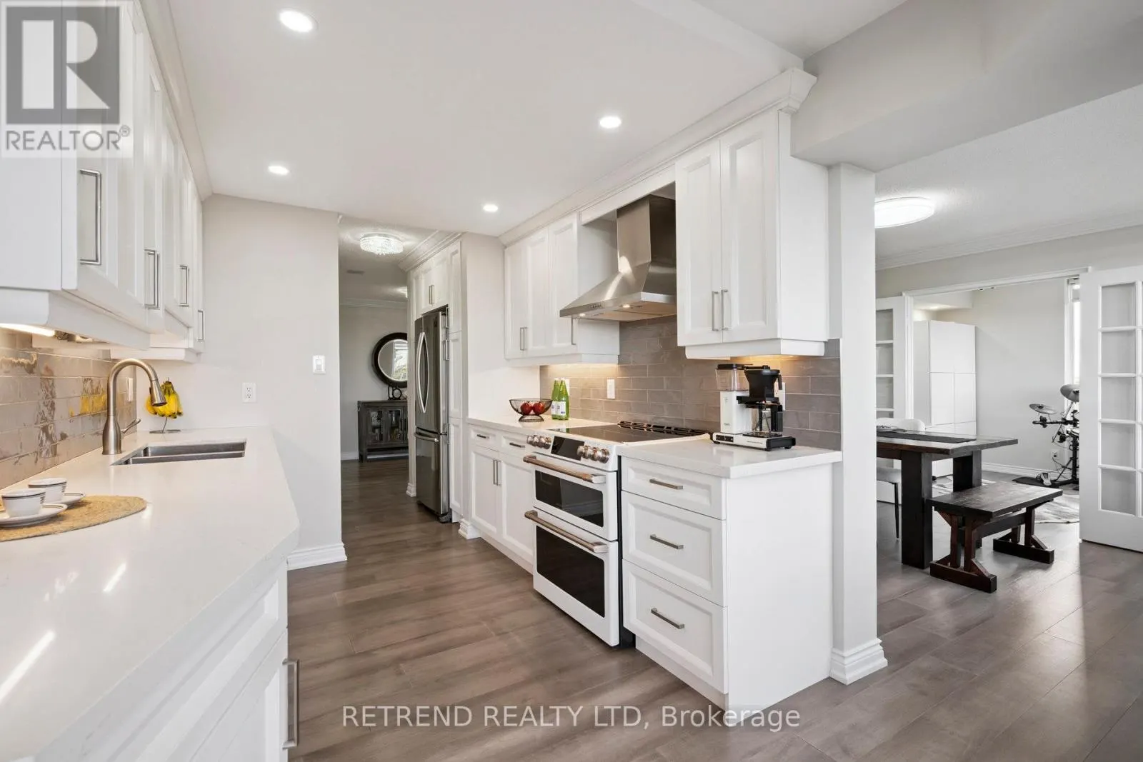 826 - 32 CLARISSA DRIVE